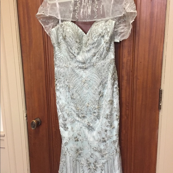 Mother of the Bride designer gown - Picture 4 of 7